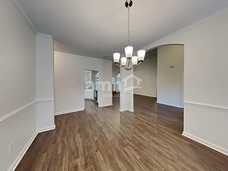 805 Lincoln Sq — Photo 6