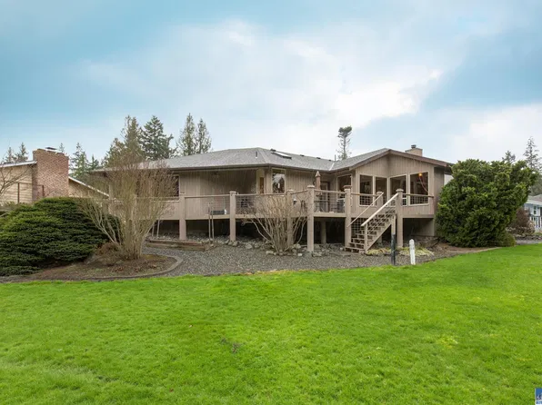 107 17th Ct, Sequim, WA 98382