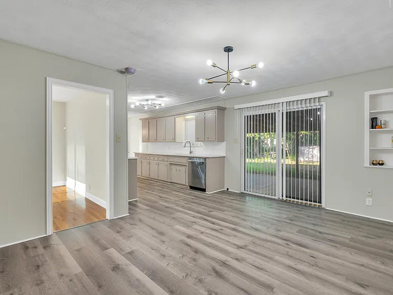 406 N Bonham Dr — Photo 21