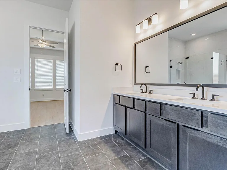 1322 Village Fls — Photo 32