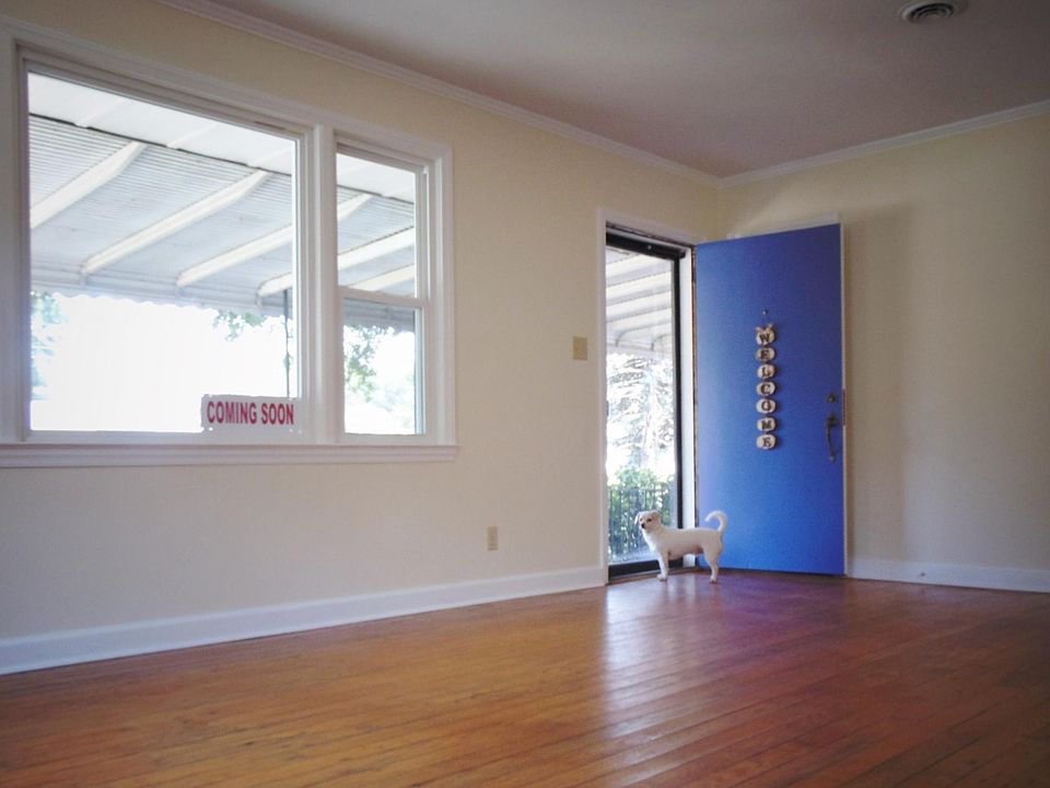 2nd image of 1016 NE Oglewood Ave