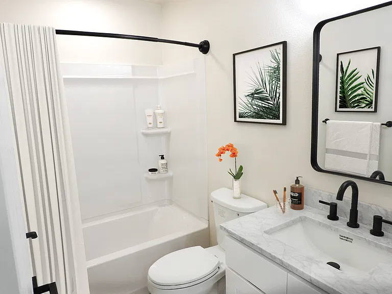 Owens Lake Commons Apartments & Townhomes — Photo 80