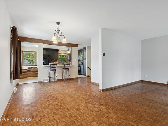 4th image of 10102 Parke Ave