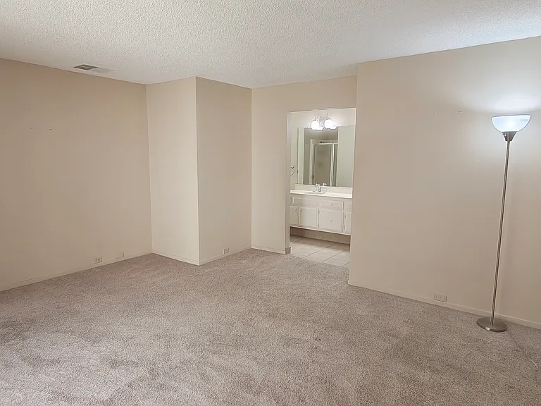 613 Edgebrook Ct — Photo 16