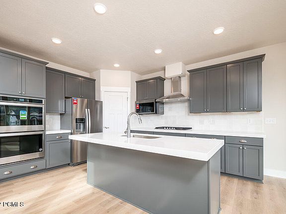 2nd image of 1091 E Tucker Ln