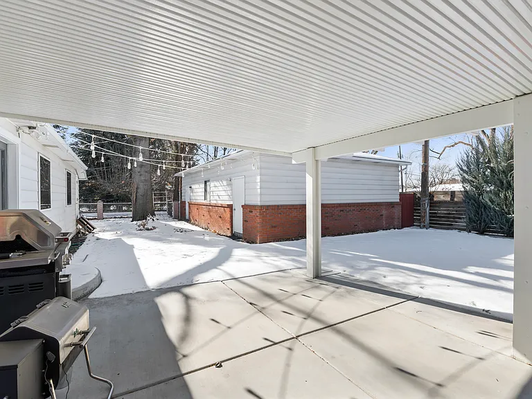 2101 N 23rd St — Photo 31