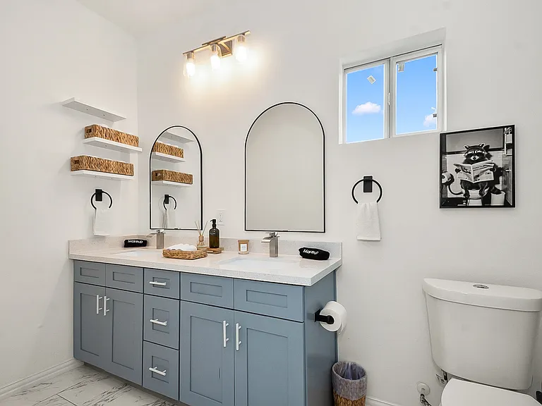 217 N Everton St — Photo 6