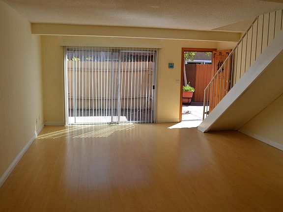 3rd image of 882 Victor Ave