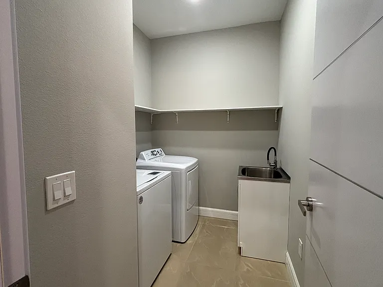 2021 Greenbriar Ter — Photo 16