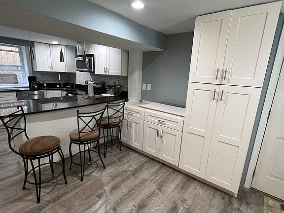 4th image of 17 Holman St #1