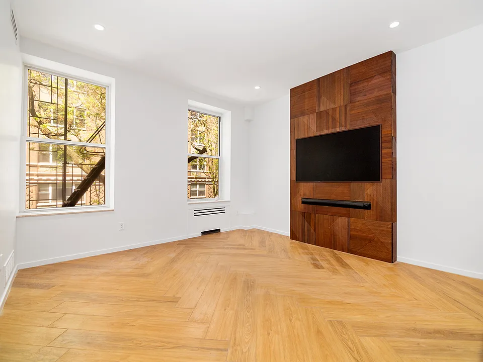 294 Elizabeth St #2A