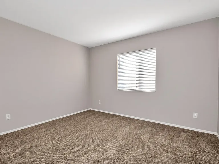 1454 S Oak St — Photo 10