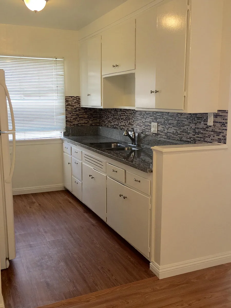 Building Photo - 1241 S Bundy Dr #5