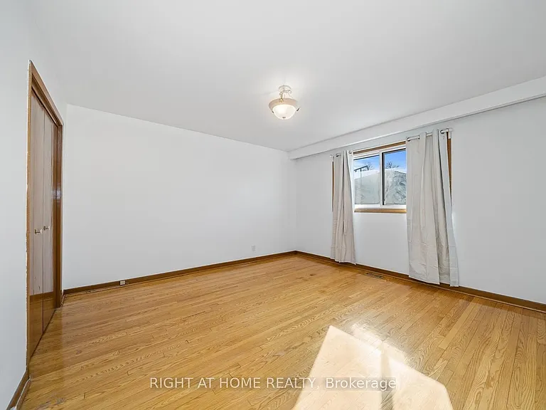47 Wheelwright Cres — Photo 8