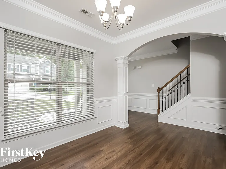 4476 Redfern Pl — Photo 6