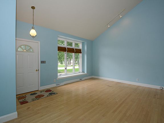 3rd image of 3397 Lake Dr