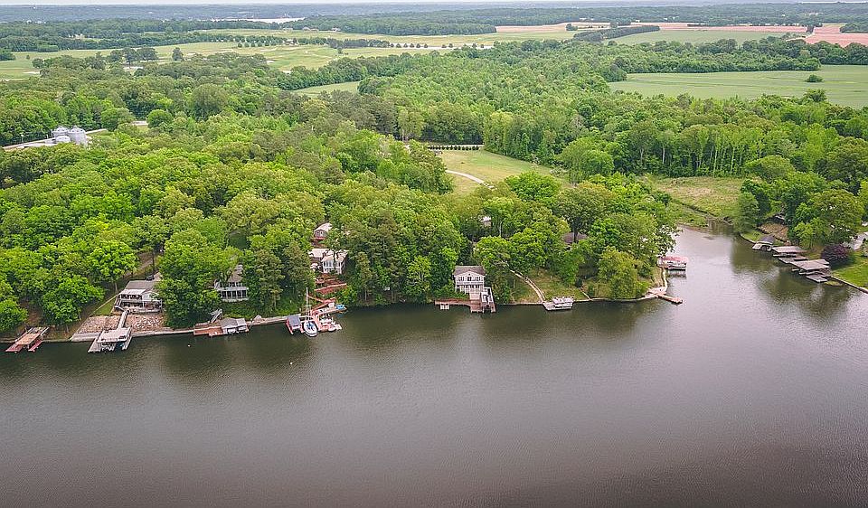1st image of 70 Riverhaven Dr