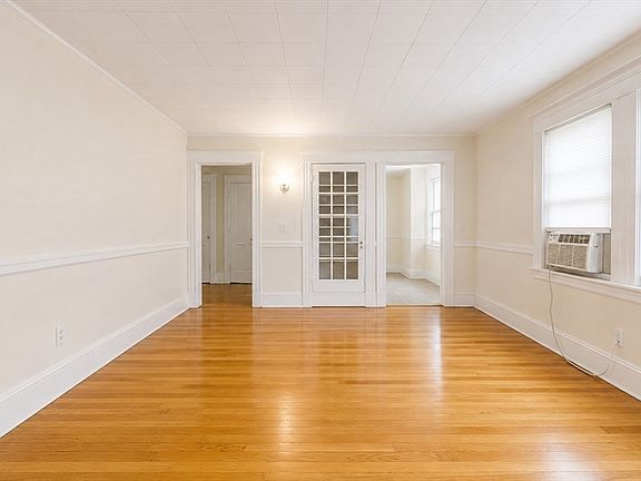 5th image of 18 Prospect St