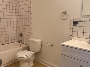916 Avon Ave #201, Burlington, NC 27215