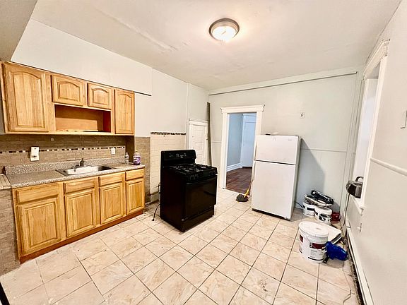 4th image of 7 East St APT 1
