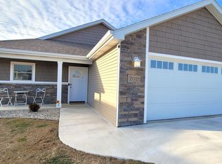 2021 Linchel Ct, Angola, IN 46703