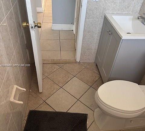 5th image of 3723 NW 23rd Ave