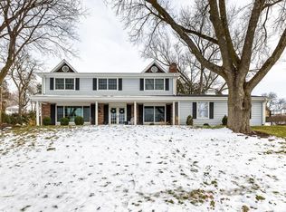 1090 Arrowhead Dr, Dubuque, IA 52003