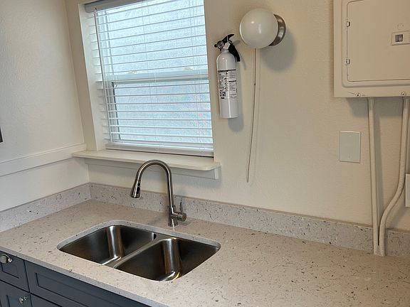 5th image of 1237 Commerce Ave APT 6