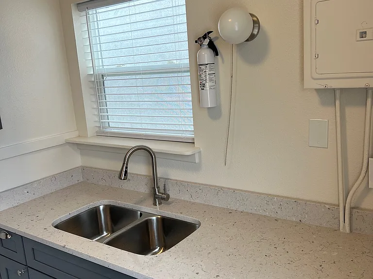1237 Commerce Ave #6 — Photo 5