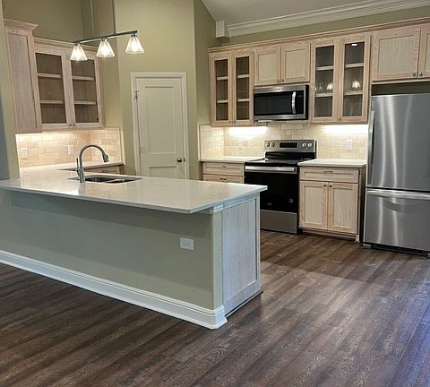 3rd image of 12600 Plassmeyer Pl