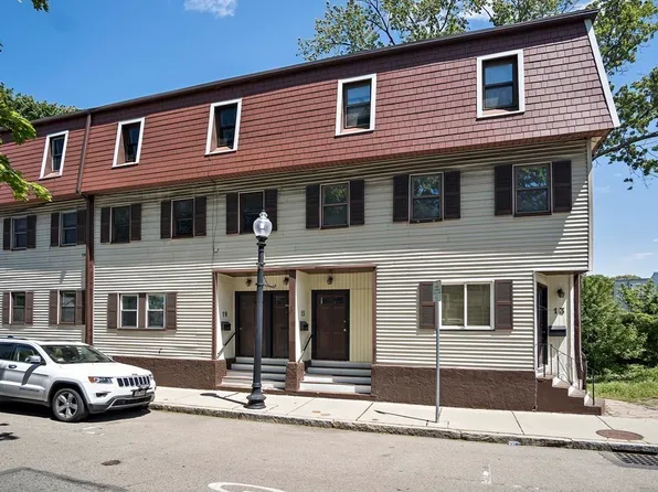 15 Berwick St #15, Melrose, MA 02176