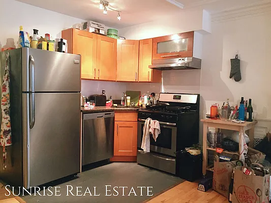 Rented by Sunrise Real Estate | media 38