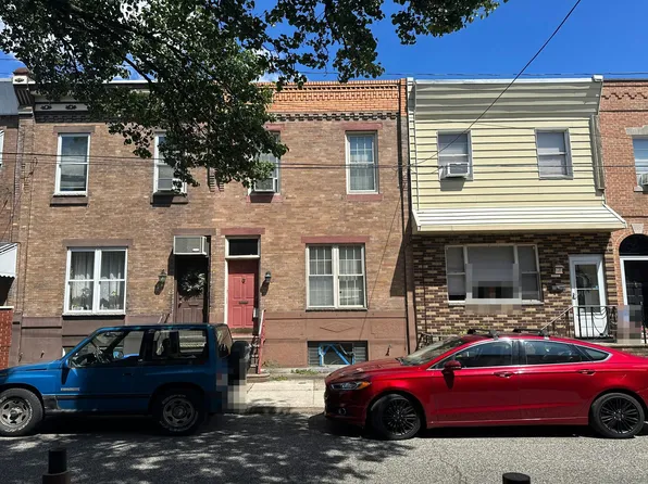 2517 S Chadwick St, Philadelphia, PA 19145