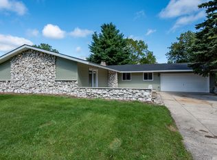 9828 W Paxton Dr, Beach Park, IL 60099