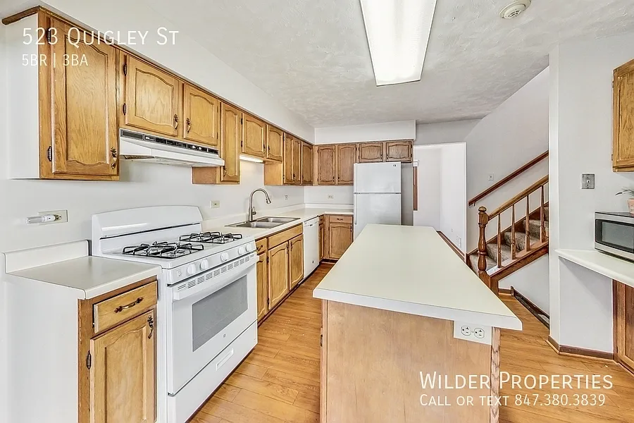 5 bed, 2.5 bath, 2000 sqft, $3,200 — Photo 4