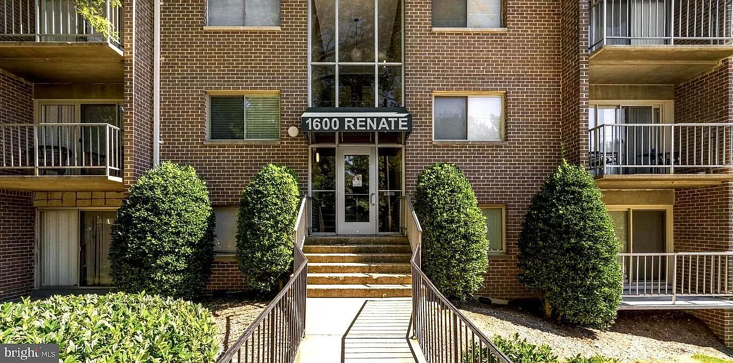 2 bed, 883 sqft, $1,799 — Photo 1