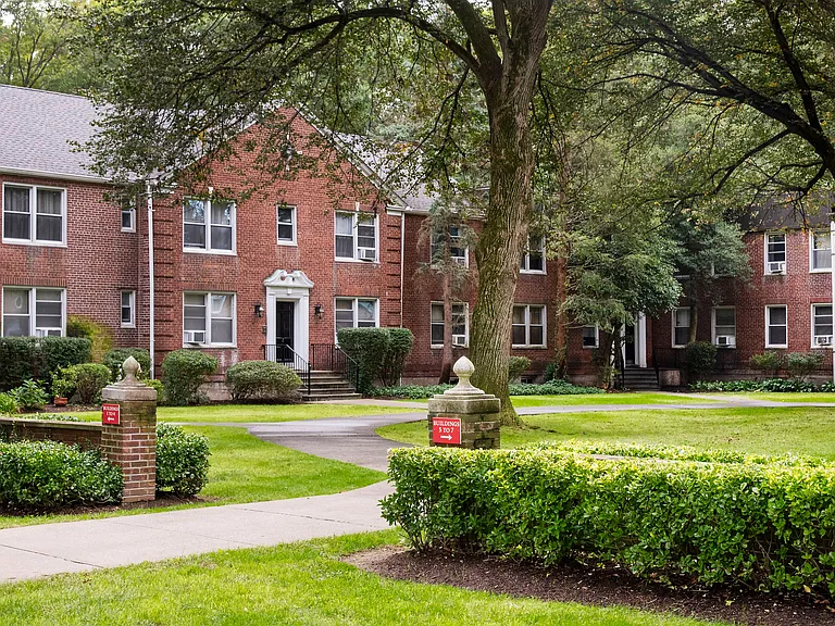 River Park Apartments — Photo 16