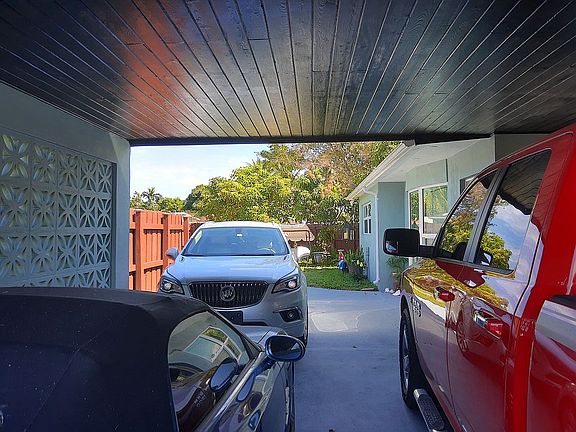 4th image of 260 NW 38th Pl