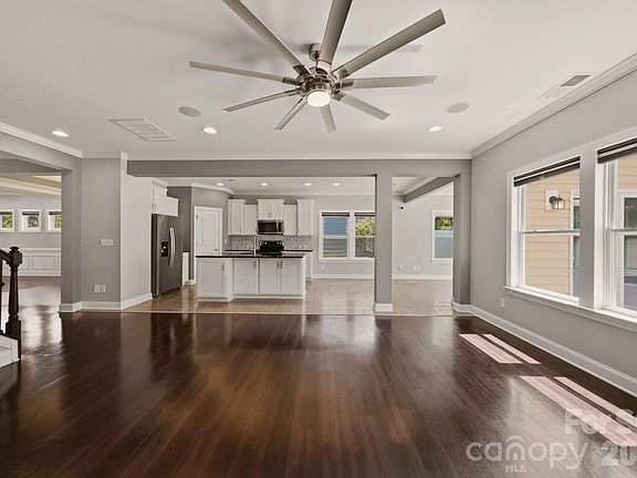 5th image of 125 Paradise Hills Cir