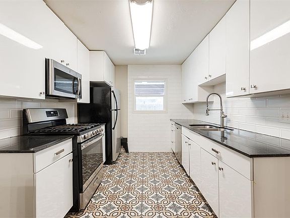 5th image of 3514 N Indiana Ave