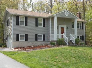22 Bobwhite Trl, Gales Ferry, CT 06335