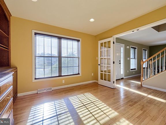 5th image of 40 Creekview Dr