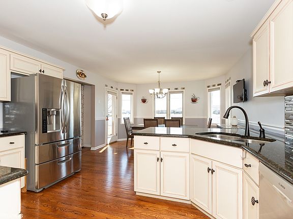 4th image of 2586 Cattlemen Dr
