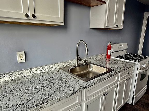 4th image of 367 W Greenwich St #3-C