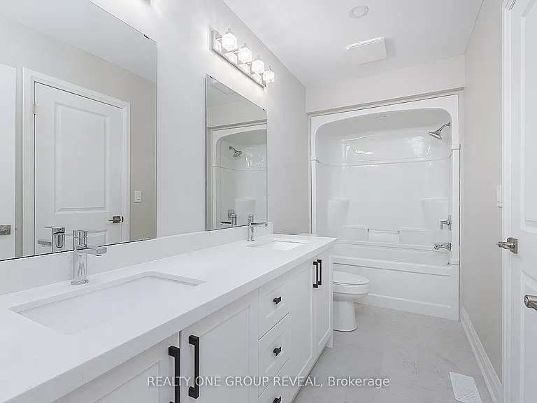 223 Grenfell St #3 — Photo 10