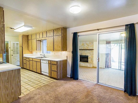 5th image of 329 E Orange Dr