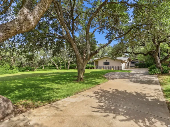 100 FLEETWOOD DR, Hollywood Park, TX 78232