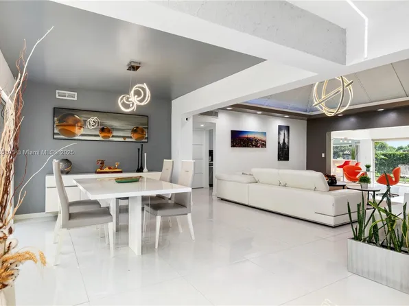 5712 White Hickory Cir, Tamarac, FL 33319