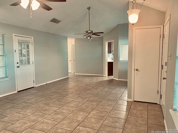 5th image of 2705 LOCKWOOD LN