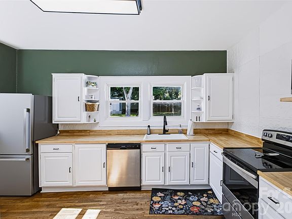 5th image of 308 Union St